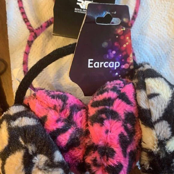 One fur  cat ear muff and one cheetah print Ear 
cap. - Picture 5 of 7